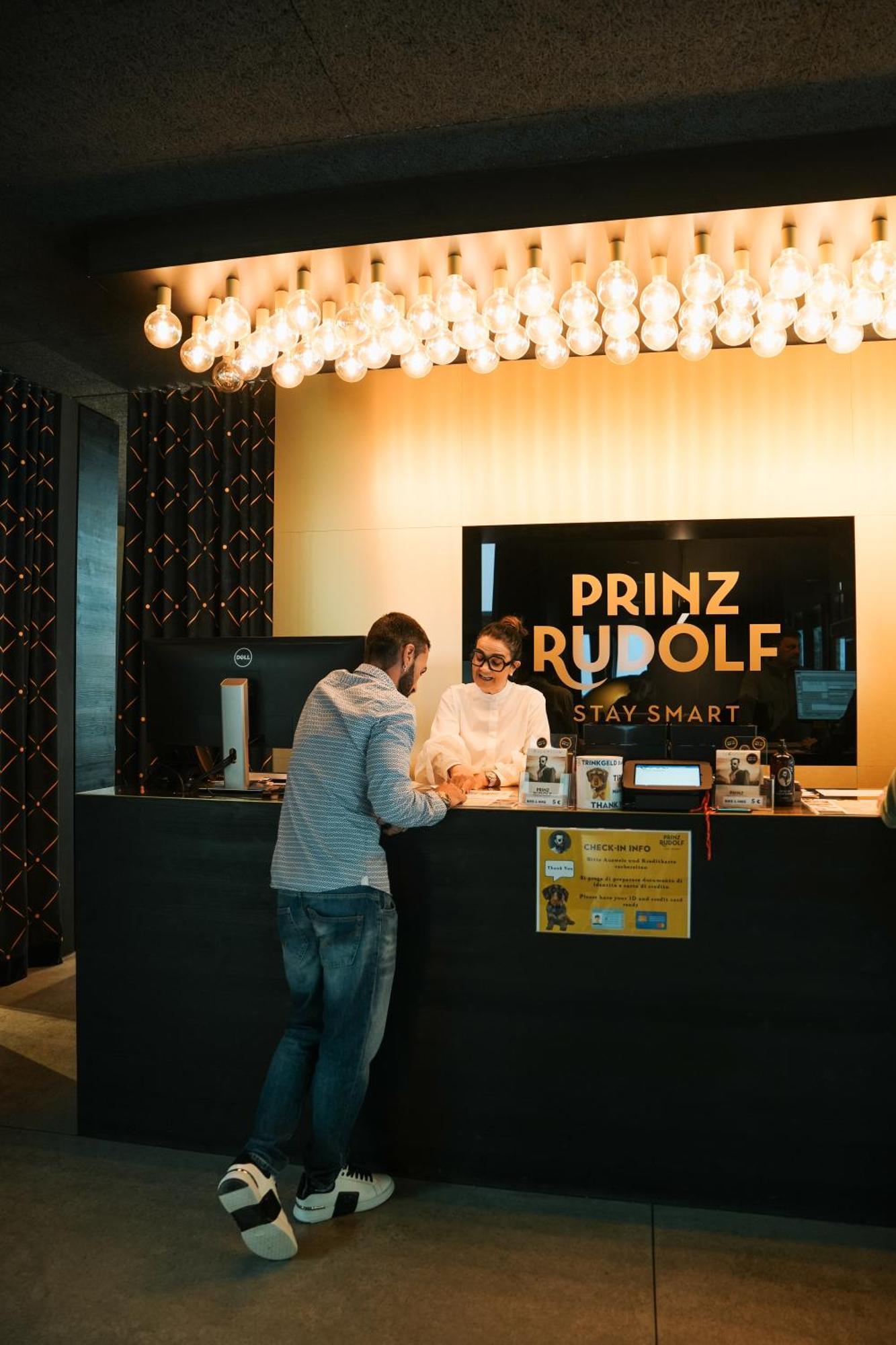 Prinz Rudolf Smart Hotel Merano Bagian luar foto